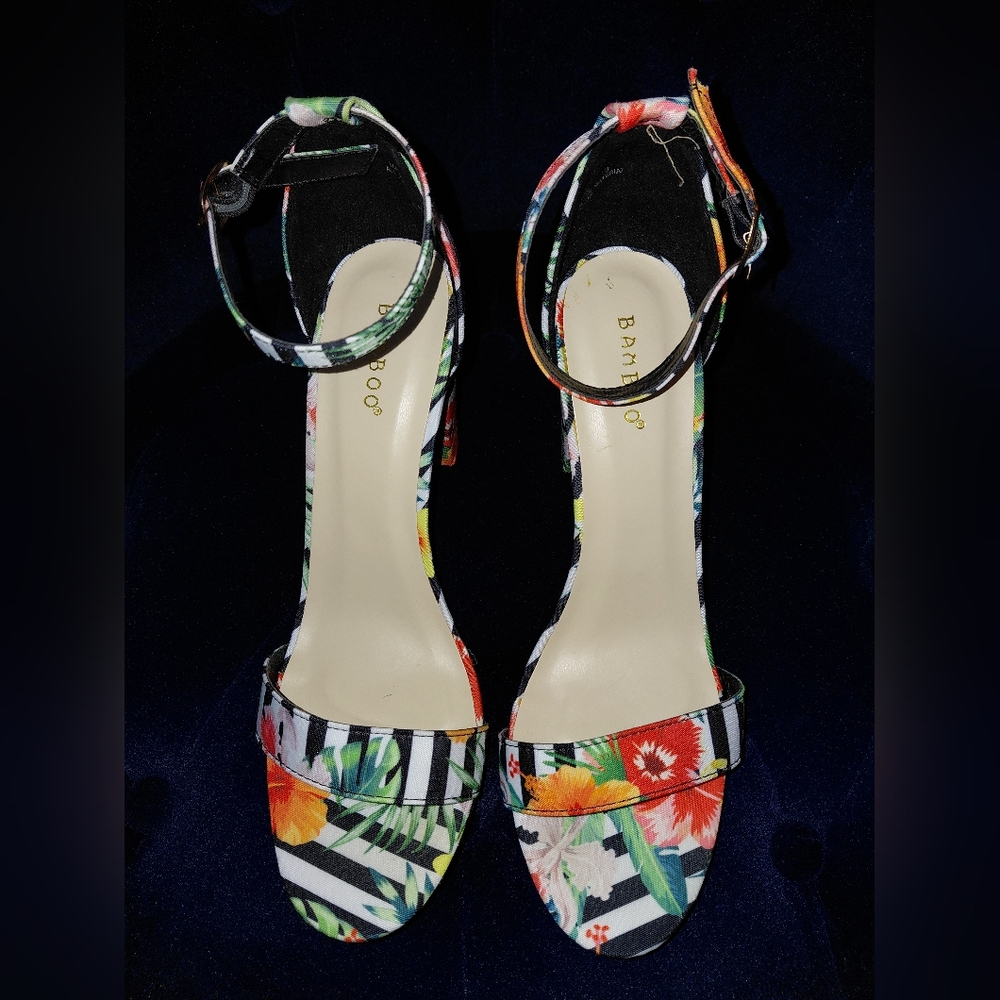 EUC ​Bamboo Tropical Floral & Striped Ankle Strap Block Heels - Size 10! - Picture 11 of 16